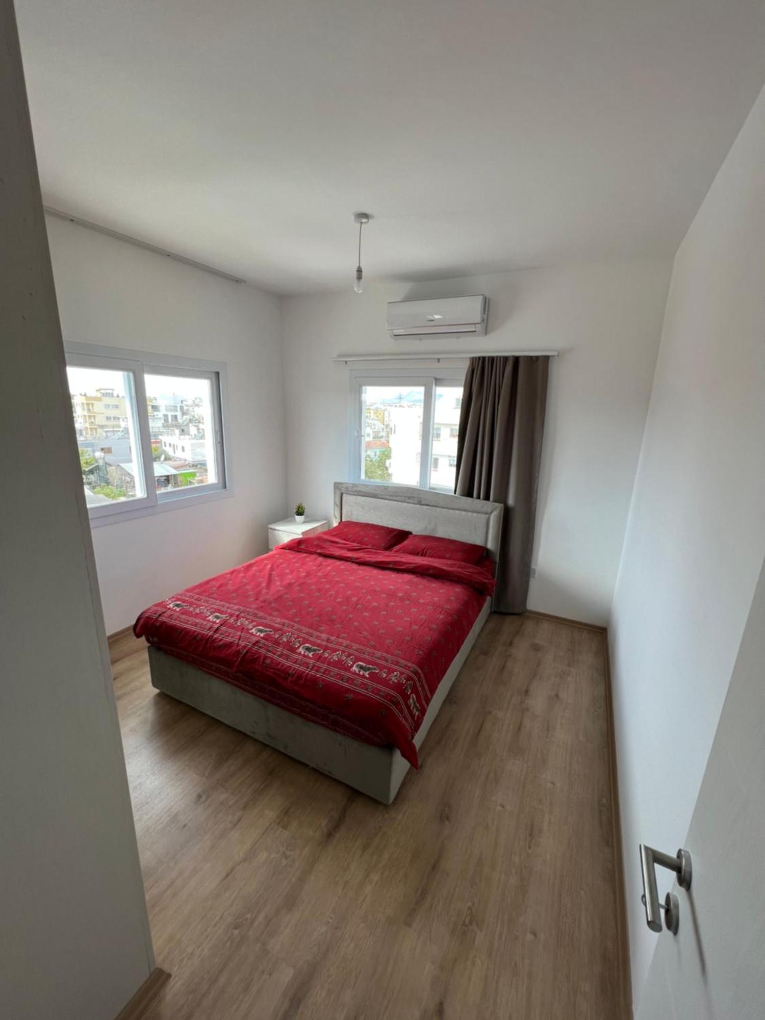 Tetris Apartment Spacious Comfortable Nicosia Phòng bức ảnh